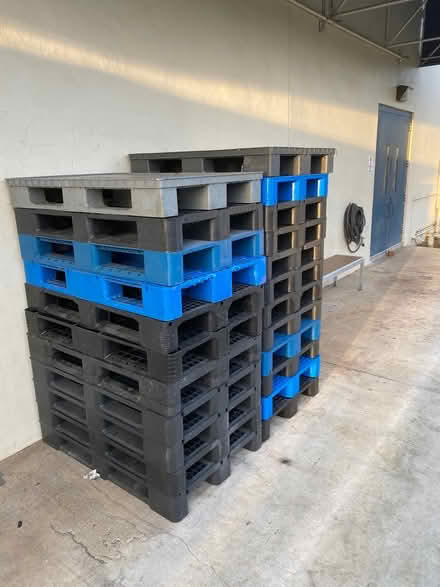 Photo of free Thick Plastic pallets (33065) #1