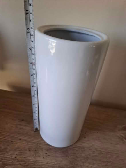 Photo of free Cylindrical indoor plant pot and vase (Holbrooks CV6) #4