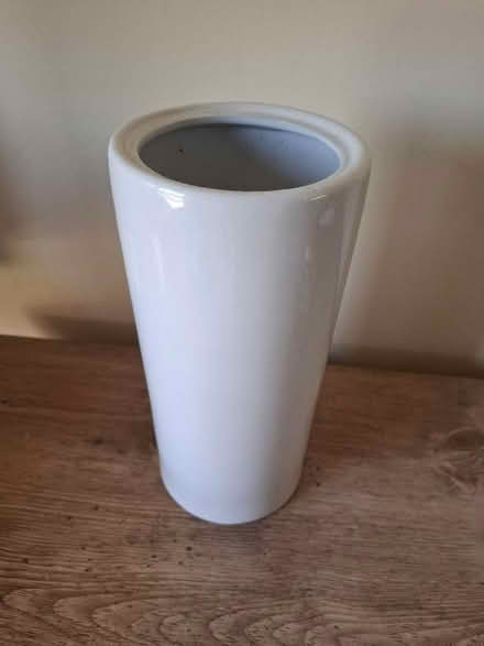 Photo of free Cylindrical indoor plant pot and vase (Holbrooks CV6) #2