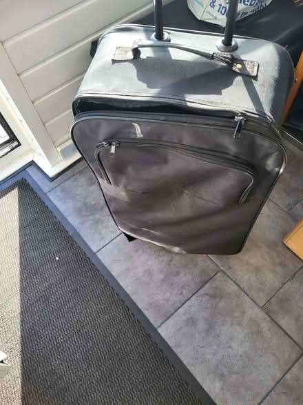 Photo of free 1 suitcases (Rise Park NG5) #1