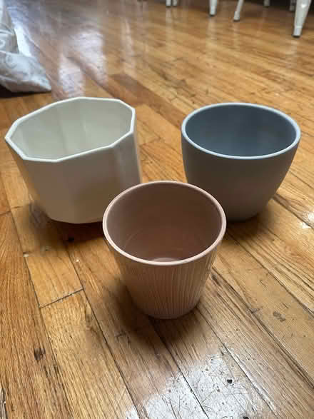 Photo of free Various flower pots (Williamsburg) #1