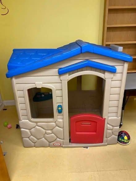 Photo of free Little Tykes Playhouse (South Old Town Alexandria) #1
