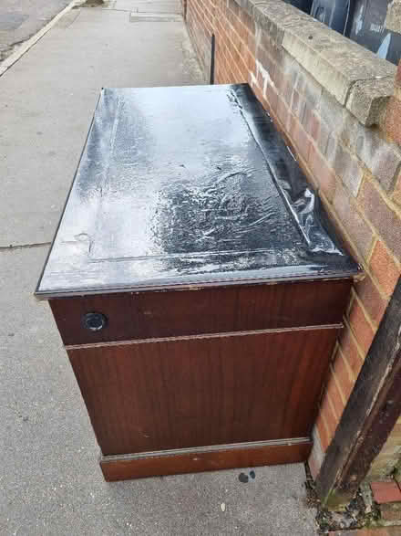 Photo of free desk (Woodside SE25) #2