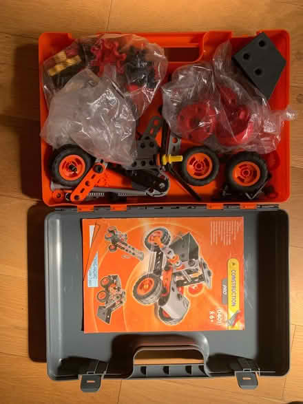 Photo of free 3 kids toy sets - Science, Mecano and hexbugs (Broadheath WA14) #3