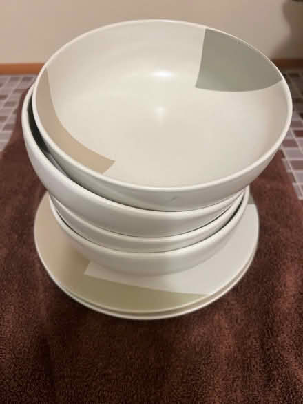 Photo of free Mikasa 4 bowls / 2 sm plates (Las Palmas Park, Sunnyvalr) #2