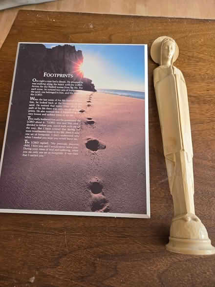 Photo of free Footprint in the Sand, and statue (Aylmer, Qc) #2