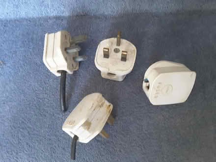 Photo of free 3 pin plugs (HP13 near railway station) #1