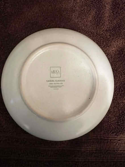 Photo of free Mikasa 4 bowls / 2 sm plates (Las Palmas Park, Sunnyvalr) #4