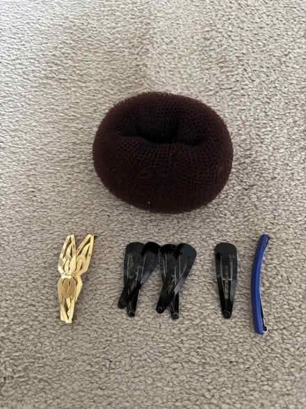 Photo of free Hair bun thing and some hair clips (Leighton Buzzard LU7) #1