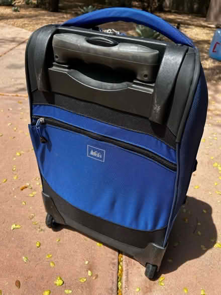 Photo of free REI roller bag like new (Just north of Old Scottsdale) #2