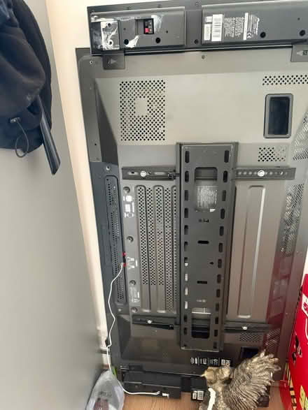 Photo of free 42 in pioneer tv (Hp136sr) #3