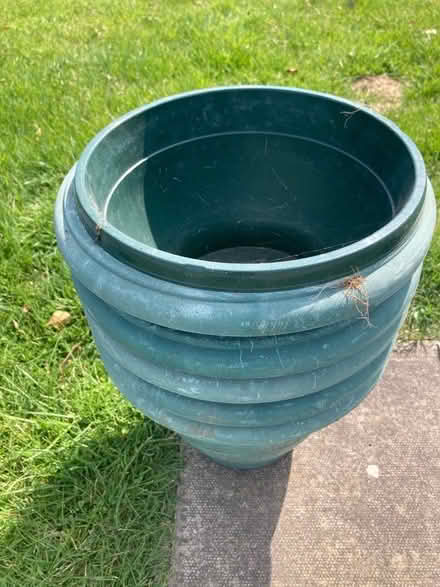 Photo of free Plastic plant pots (Far Cotton) #1