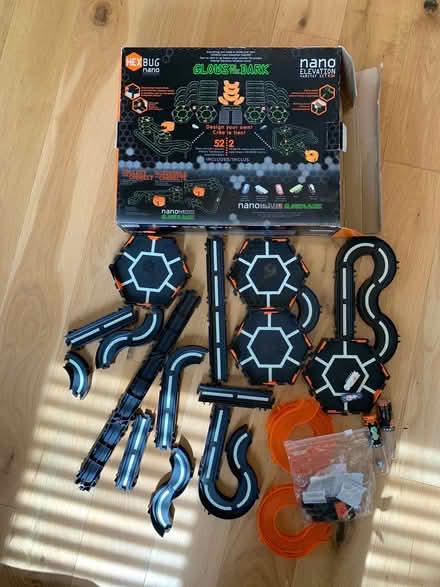Photo of free 3 kids toy sets - Science, Mecano and hexbugs (Broadheath WA14) #2