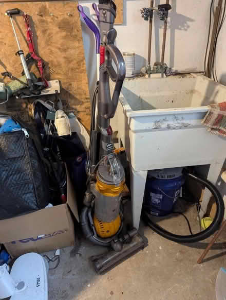 Photo of free Dyson vacuum cleaner (Fort Washington MD) #1