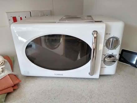 Photo of free microwave (Ludlow SY8) #1