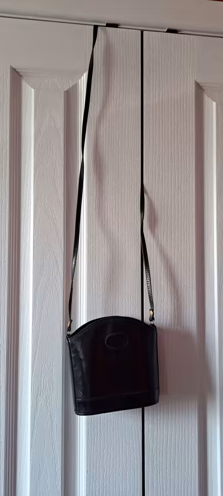 Photo of free Over shoulder handbag (AB16) #1