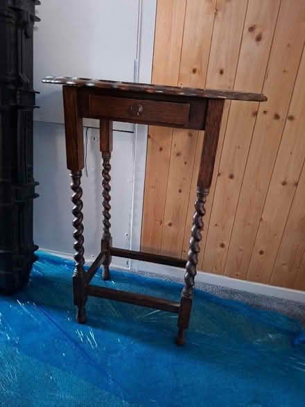 Photo of free Oval console table with barley twist legs (St Nicholas SG1) #1