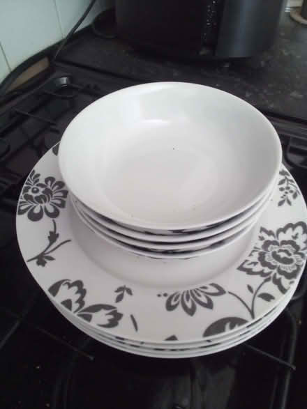 Photo of free Plates and bowls (Headington Quarry OX3) #1
