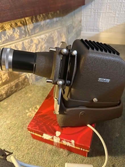 Photo of free An Aldis vintage slide projector in carry case (Sharmans Cross B91) #1