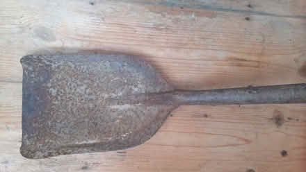 Photo of free shovel (Horsham Sx near station) #1