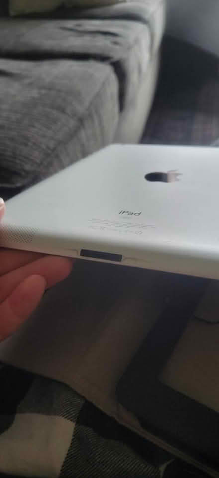 Photo of iPad 2 compatible charger (Tonawanda) #1