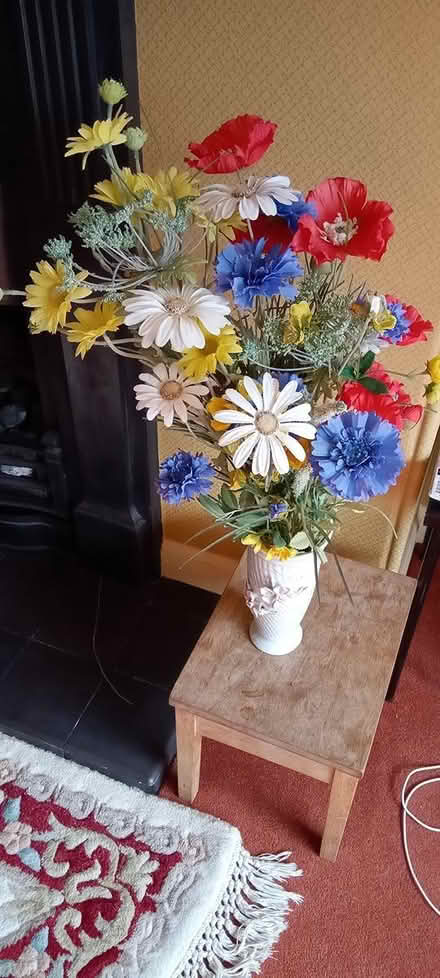 Photo of free Artificial Flowers in Vase (FK9 Bridge of Allan) #1