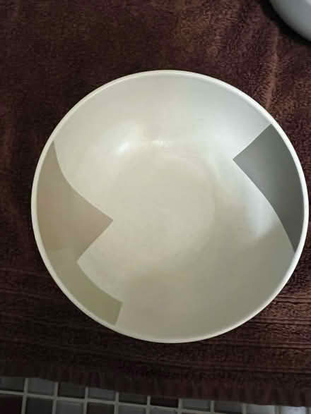 Photo of free Mikasa 4 bowls / 2 sm plates (Las Palmas Park, Sunnyvalr) #3
