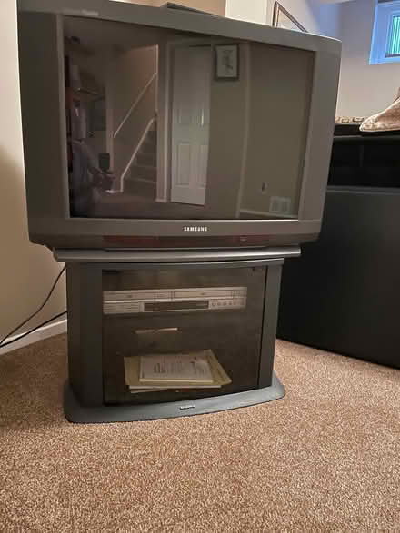 Photo of free Old Samsung TV and stand (Alta Vista / Riverside) #1