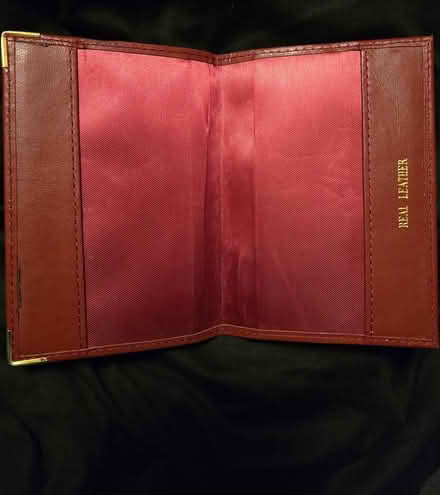 Photo of free Passport cover (IG6 3s) #2
