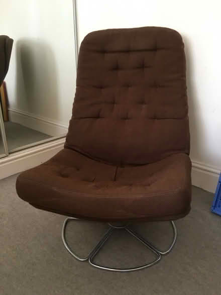 Photo of free Vintage swivel chair (Redcliffe) #1