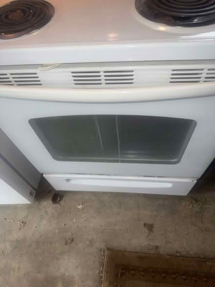 Photo of free GE Electric Stove (Ypsilanti Township) #4