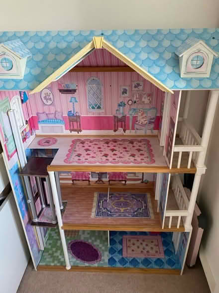 Photo of free Dolls house (St Albans al2) #1