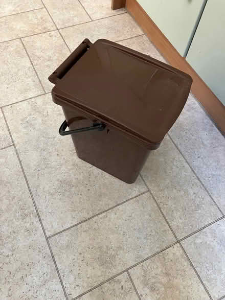 Photo of free Old style food recycling bin (Whitnash CV34) #2