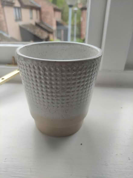Photo of free Small ceramic 10cm plant pot (Weybridge, KT13) #1