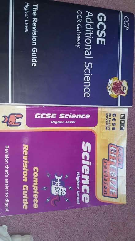 Photo of free GCSE science revision books (Smiths Estate OX28) #1