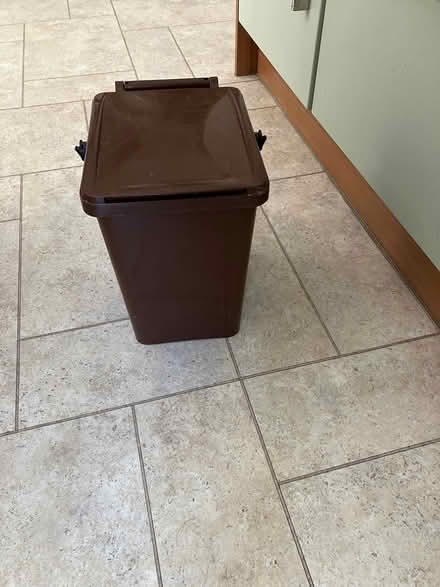 Photo of free Old style food recycling bin (Whitnash CV34) #1