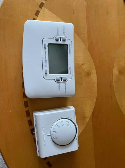 Photo of free Honeywell Thermostat & Programmable Controller (Hartington SK17) #2