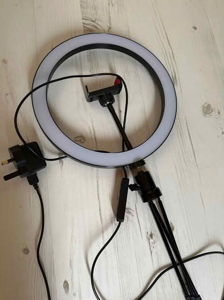 Photo of free Ring light for mobile phone (Oldfield Park) #1