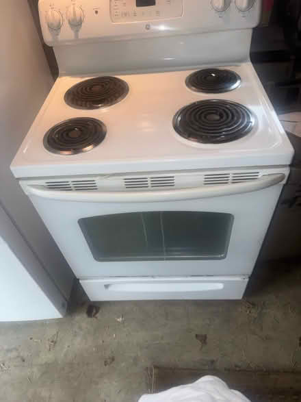 Photo of free GE Electric Stove (Ypsilanti Township) #1