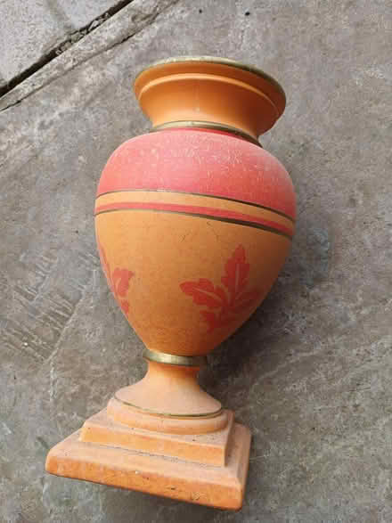 Photo of free Flower vase/urn (WR13. Cradley. Malvern.) #2