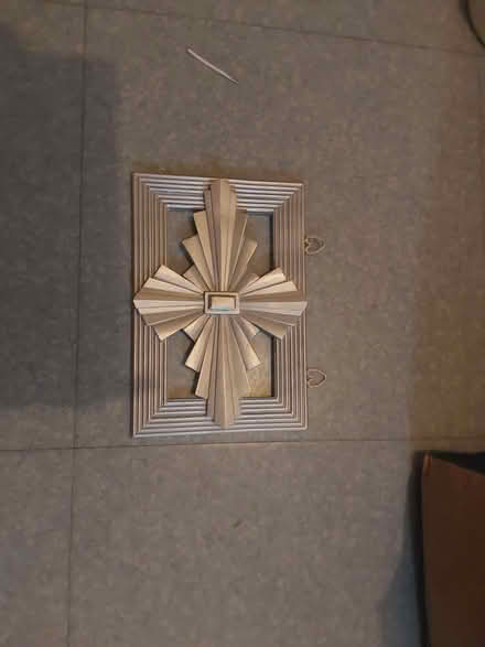 Photo of free Deco style silver plaster wall hanging (Wybourn S2) #1