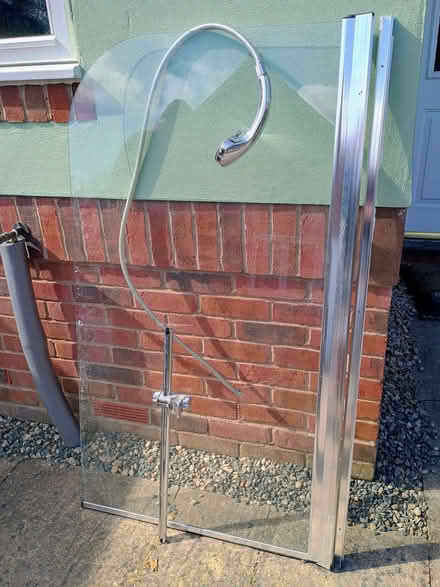 Photo of free shower head, hose, bracket & screen (Owlbury SY9) #1