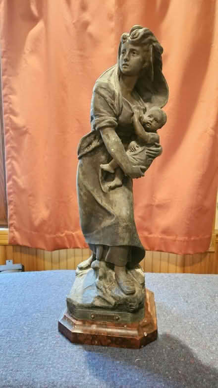 Photo of free Metal statue woman & child (63124, near STL Galleria) #1