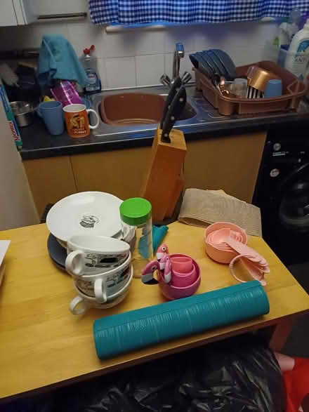 Photo of free The odd few kitchen bits (AL1) #1