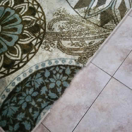 Photo of free 5x7 Area Rug (Nassau County) #1