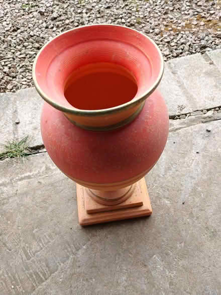 Photo of free Flower vase/urn (WR13. Cradley. Malvern.) #3