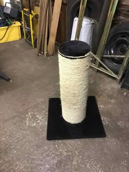 Photo of free Cat Scratching Post (KT18 Headley, EPSOM.) #1