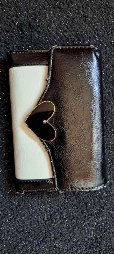 Photo of free Purse (AB16) #1