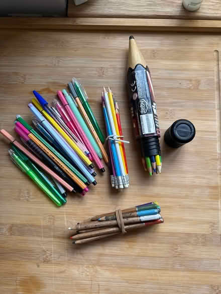 Photo of free Selection of pens and pencils (Leighton Buzzard) #1