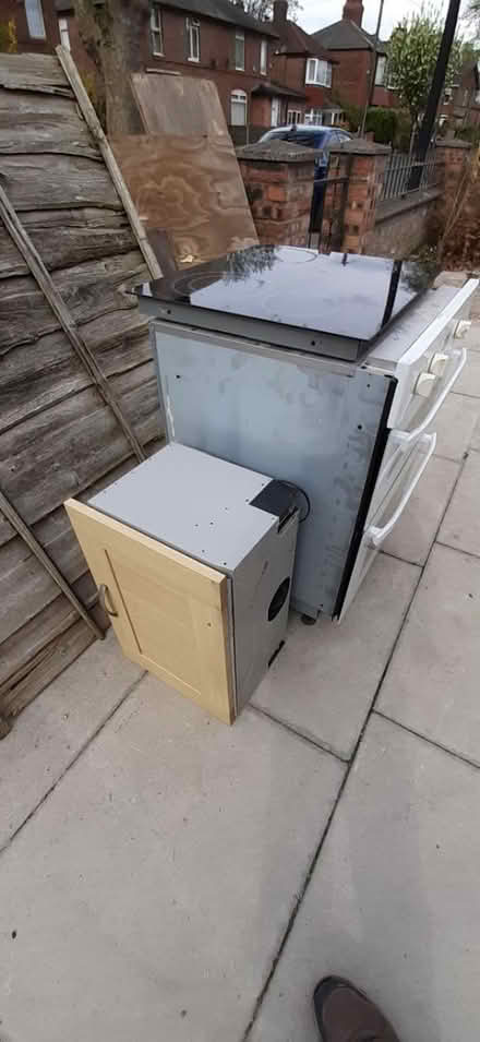 Photo of free Oven, extractor and electric hob (M33) #1